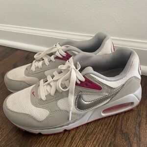 Nike Women’s Gray and White Sneakers with Pink Highlights